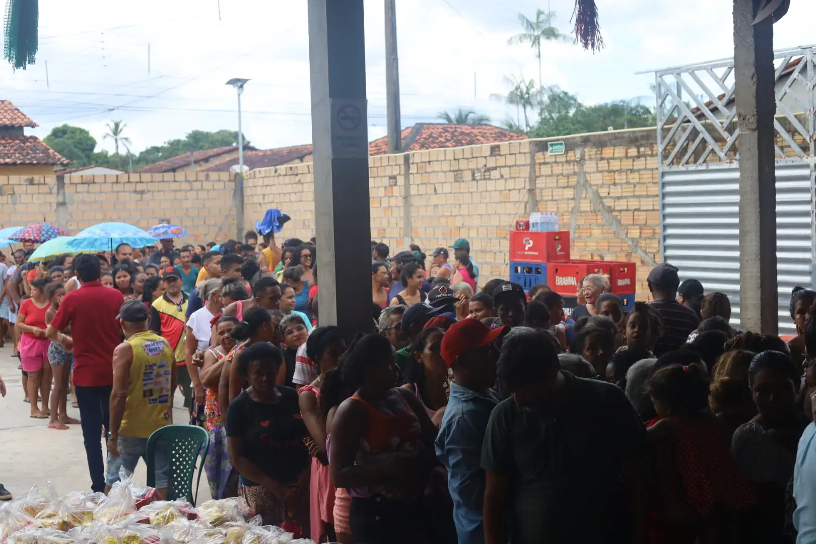 Foto 13 – Entrega de Cestas básicas, Água e Peixe às Famílias Helenenses